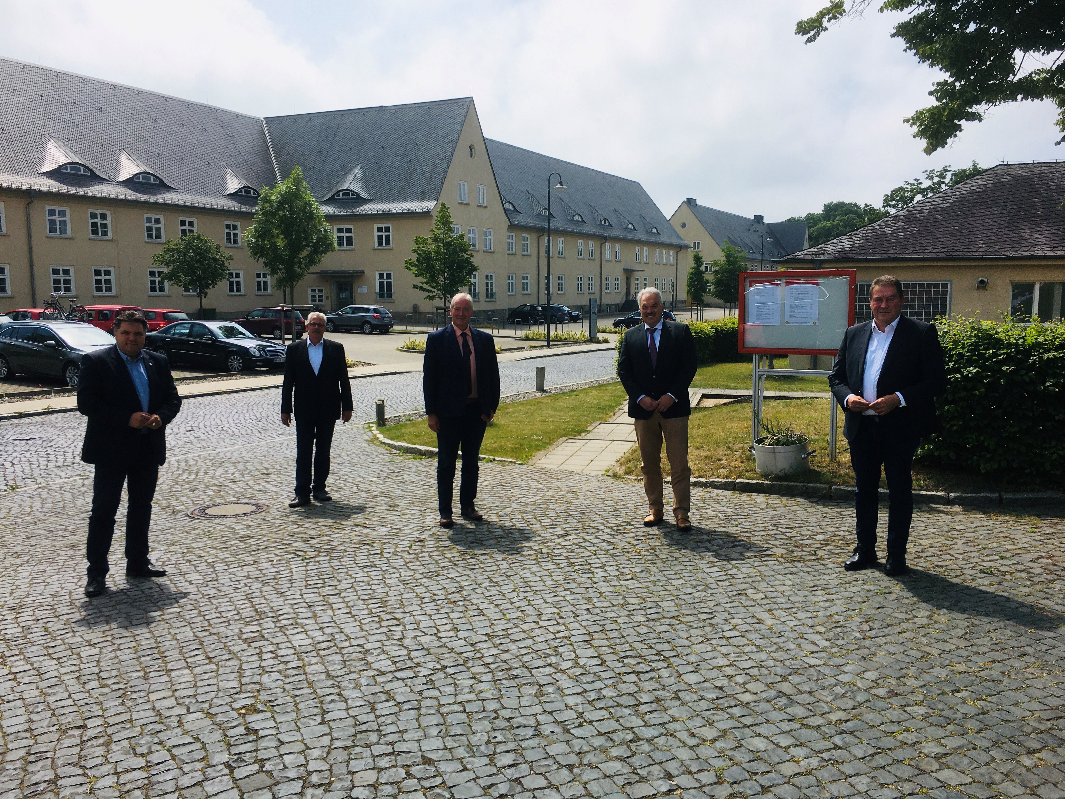 Der Ostfalia-Campus Am Exer in Wolfenbüttel passt zum Thema. V.l.n.r. Uwe Schäfer, Claus Wagner, Frank Oesterhelweg, Albrecht Stalmann und Uwe Lagosky. Der Ostfalia-Campus Am Exer in Wolfenbüttel passt zum Thema. V.l.n.r. Uwe Schäfer, Claus Wagner, Frank Oesterhelweg, Albrecht Stalmann und Uwe Lagosky.