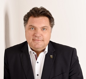  Uwe Schfer